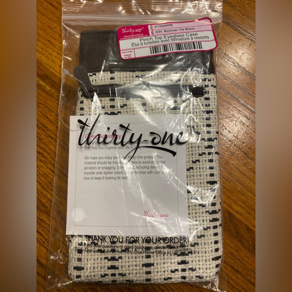 Thirty-one Eye Glass Case